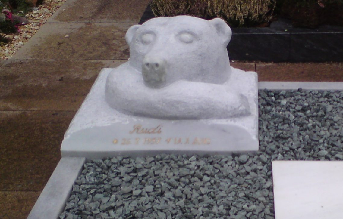 Eisbärkopf in Marmor