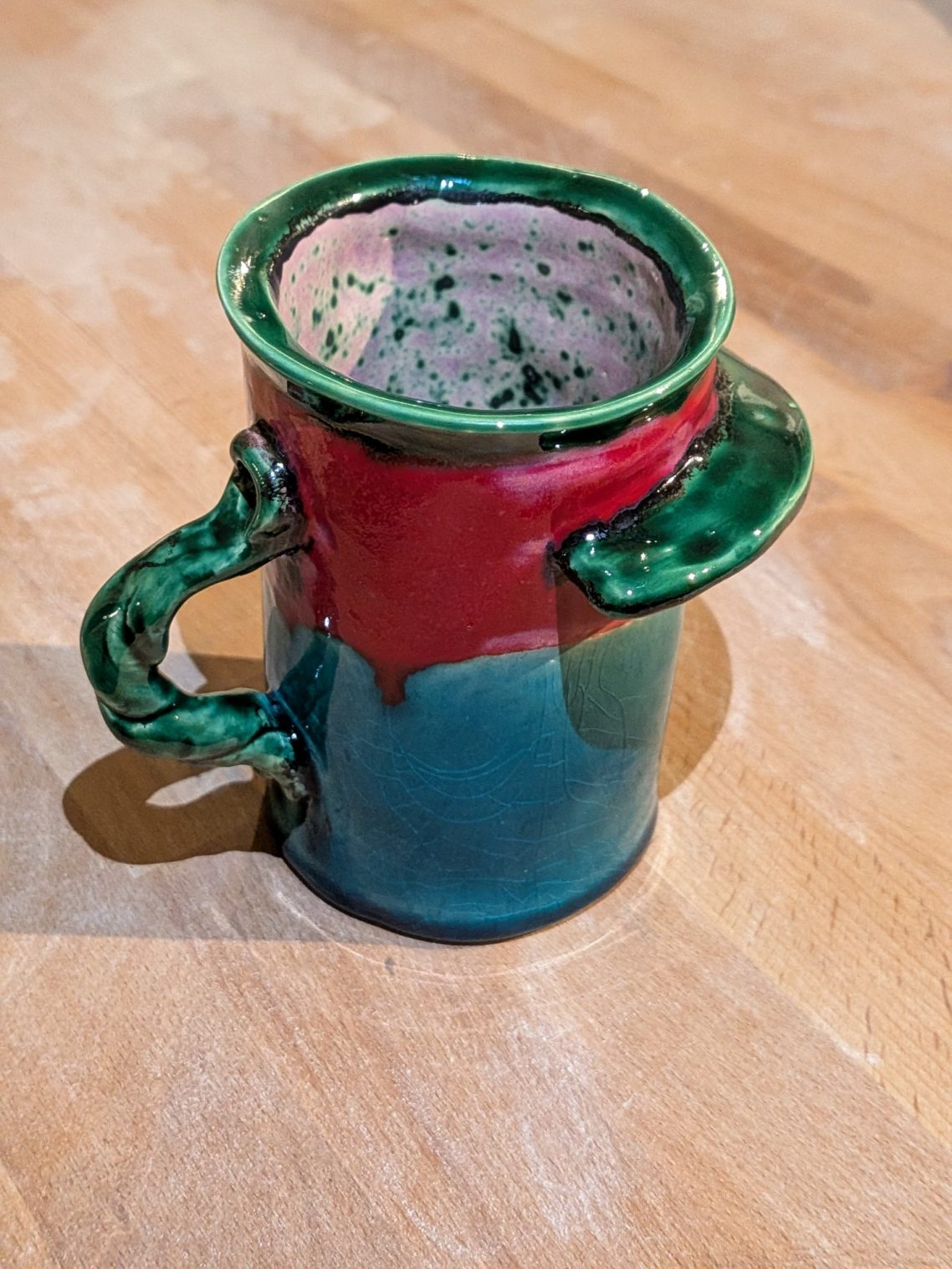 selbst getöpferte Tasse nach Glasurbrand